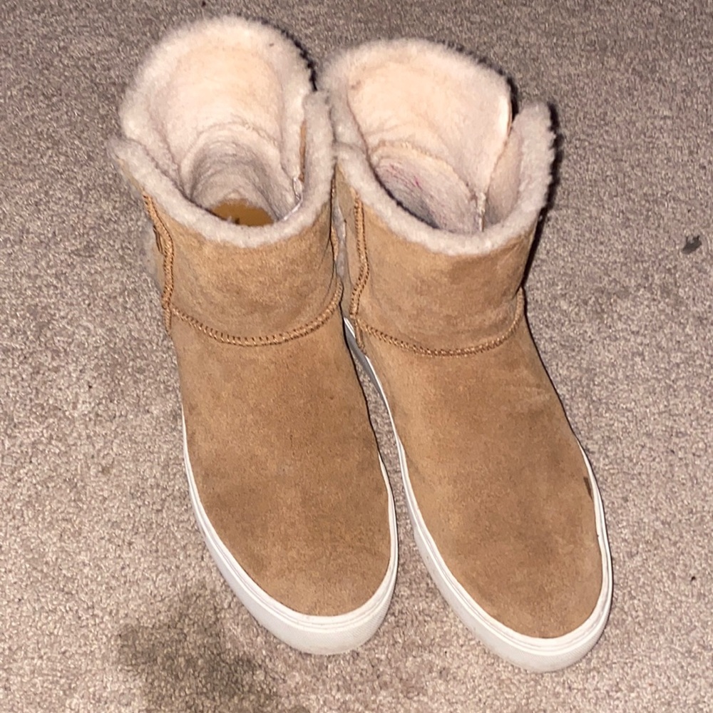 Tan ugh boots